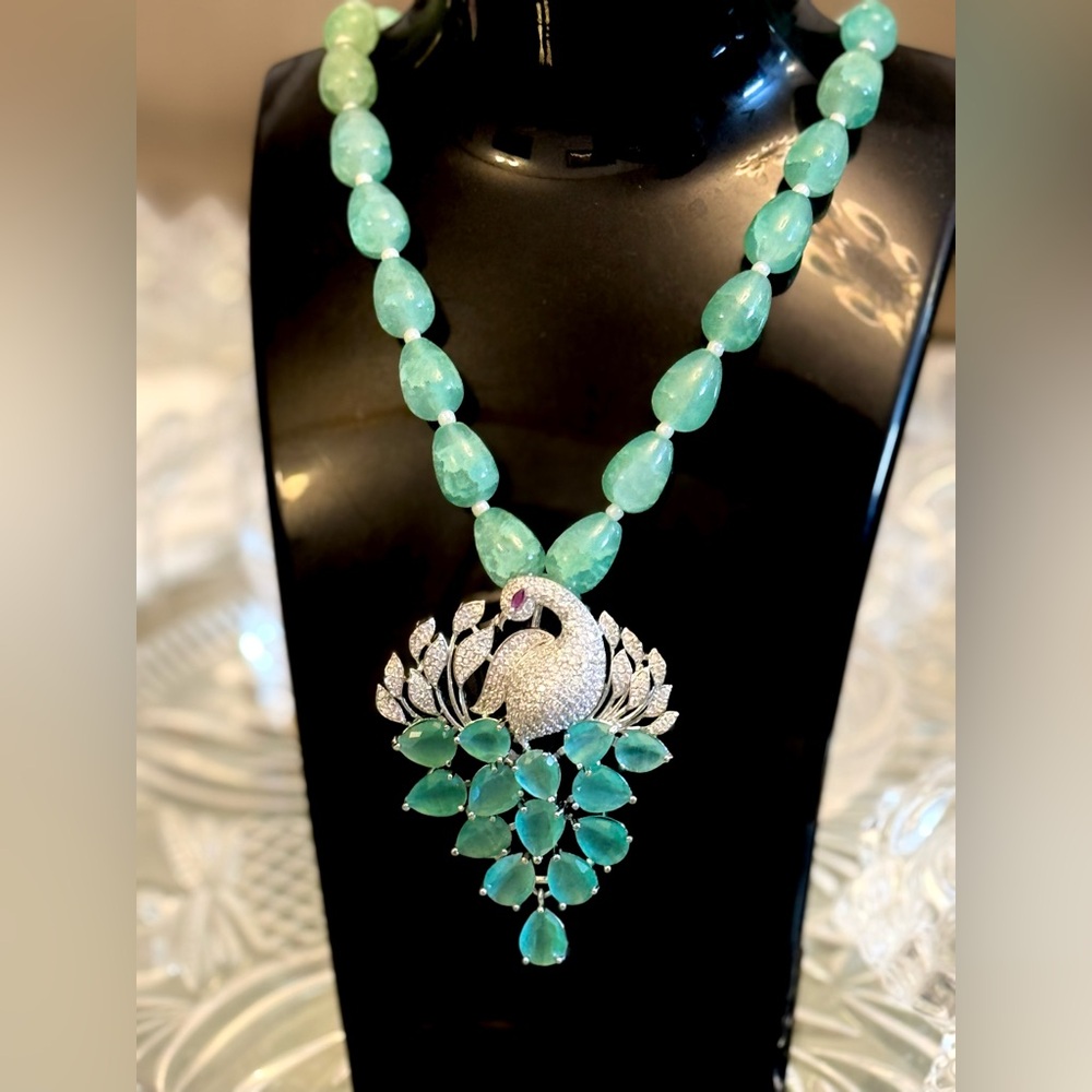 Elegant Green Necklace with Beautiful Zirocon Peacock Pendant!Matching earrings